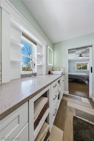 2430 S Hametown Road, Norton, OH 44203