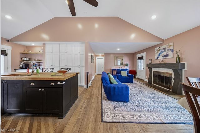 2430 S Hametown Road, Norton, OH 44203