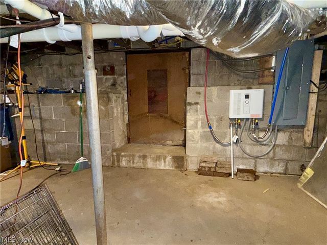 2430 S Hametown Road, Norton, OH 44203