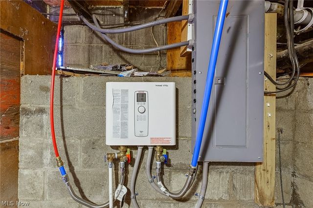 2430 S Hametown Road, Norton, OH 44203