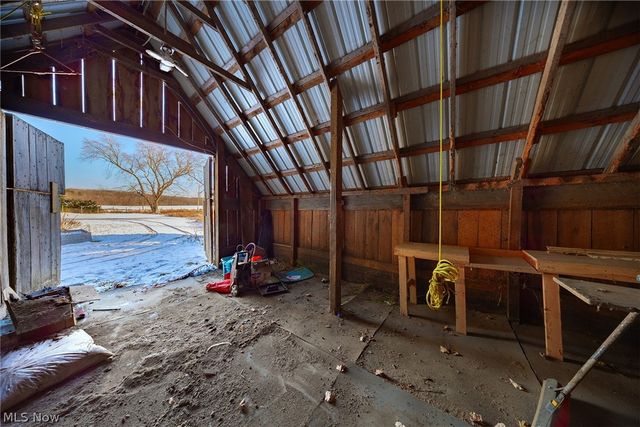 2430 S Hametown Road, Norton, OH 44203