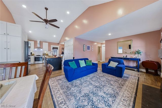 2430 S Hametown Road, Norton, OH 44203