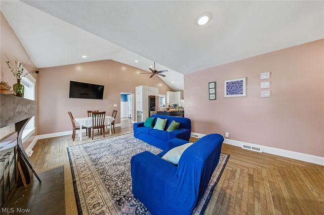 2430 S Hametown Road, Norton, OH 44203