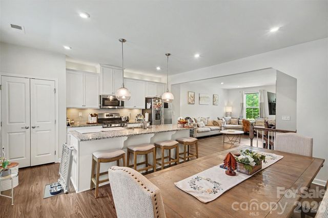 4518 Valley Walk Drive, Charlotte, NC 28216