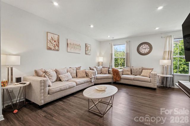 4518 Valley Walk Drive, Charlotte, NC 28216