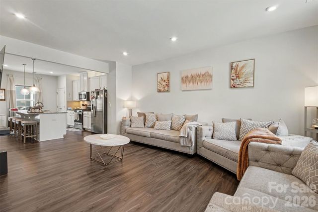 4518 Valley Walk Drive, Charlotte, NC 28216