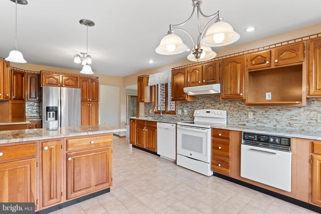 6365 N HUNTSMEN DR., Harrisburg, PA 17111