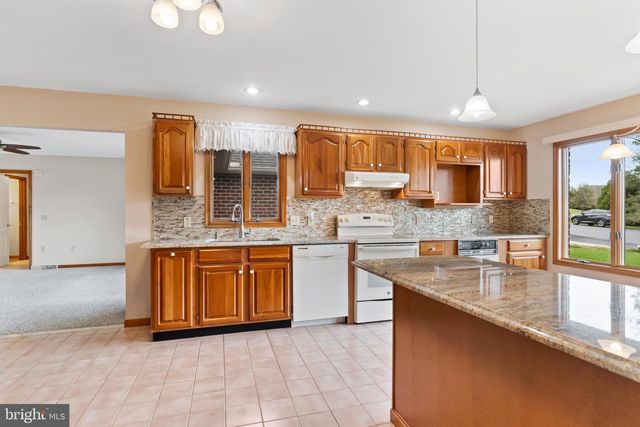 6365 N HUNTSMEN DR., Harrisburg, PA 17111