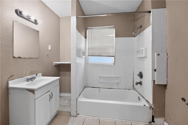2019 E 35th Street, Kansas City, MO 64109