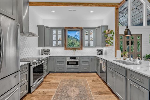 317 Little Creek Rd, Pleasant Shade, TN 37145