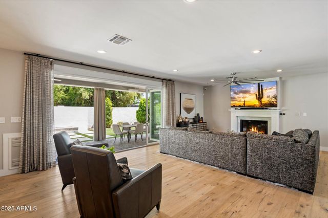 3810 E Devonshire Avenue, Phoenix, AZ 85018