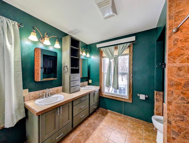 214 S 5th Street, Montevideo, MN 56265