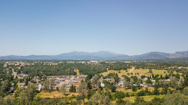 1538 St Andrews Dr, Redding, CA 96003