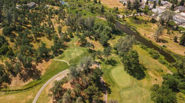 1538 St Andrews Dr, Redding, CA 96003
