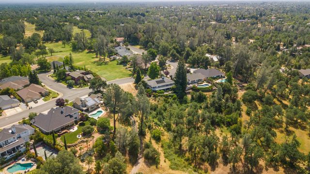 1538 St Andrews Dr, Redding, CA 96003