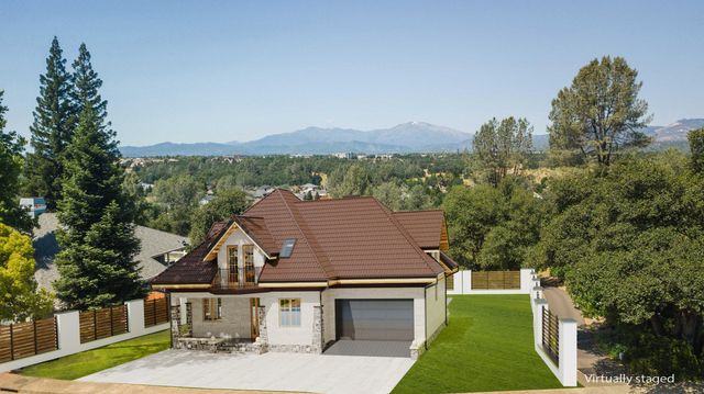1538 St Andrews Dr, Redding, CA 96003