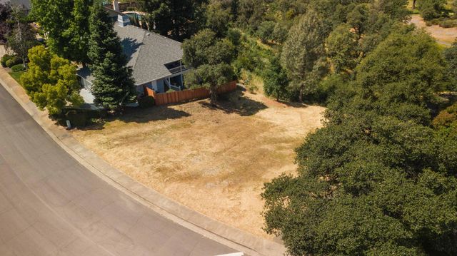 1538 St Andrews Dr, Redding, CA 96003