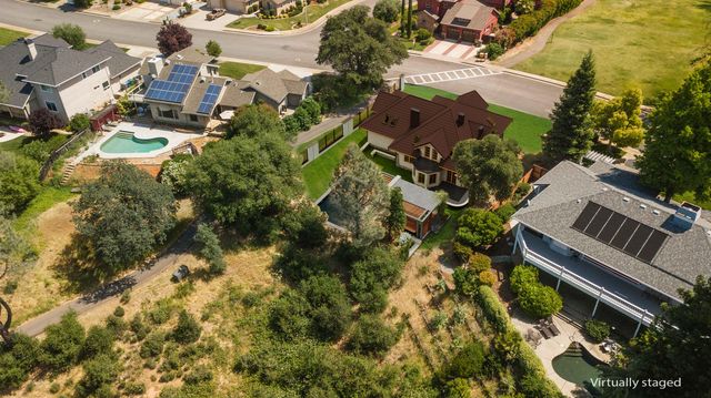 1538 St Andrews Dr, Redding, CA 96003