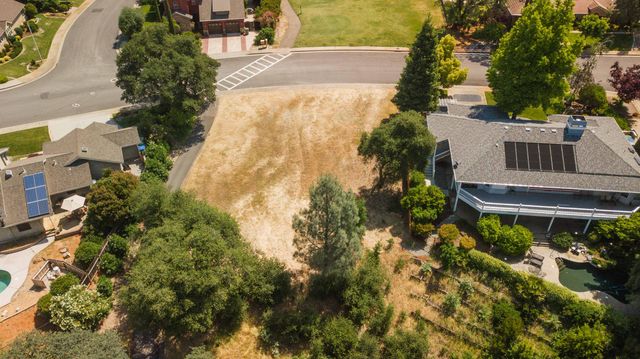 1538 St Andrews Dr, Redding, CA 96003