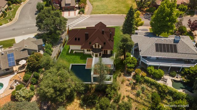 1538 St Andrews Dr, Redding, CA 96003