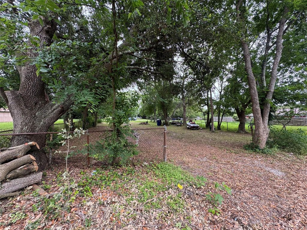318 2nd Avenue N, Texas City, TX 77590