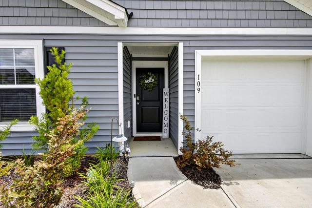 109 Clear Tide Drive, Summerville, SC 29486