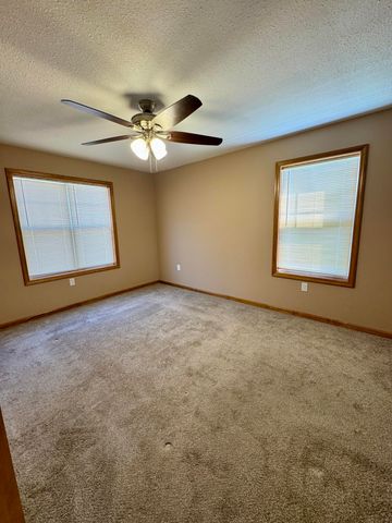 506 W SINGLETON ST, Centralia, MO 65240