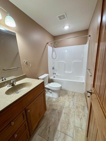 506 W SINGLETON ST, Centralia, MO 65240