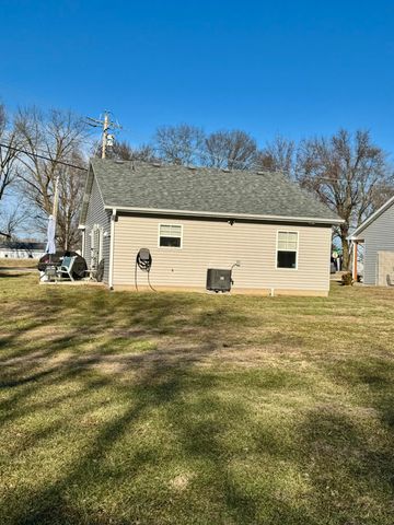 506 W SINGLETON ST, Centralia, MO 65240