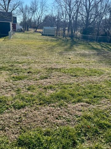 506 W SINGLETON ST, Centralia, MO 65240