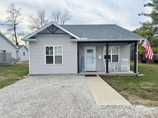 506 W SINGLETON ST, Centralia, MO 65240