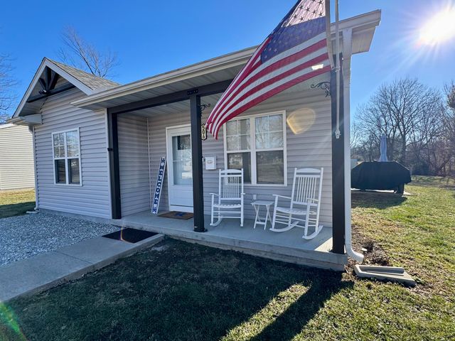 506 W SINGLETON ST, Centralia, MO 65240