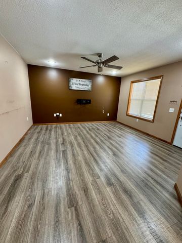 506 W SINGLETON ST, Centralia, MO 65240