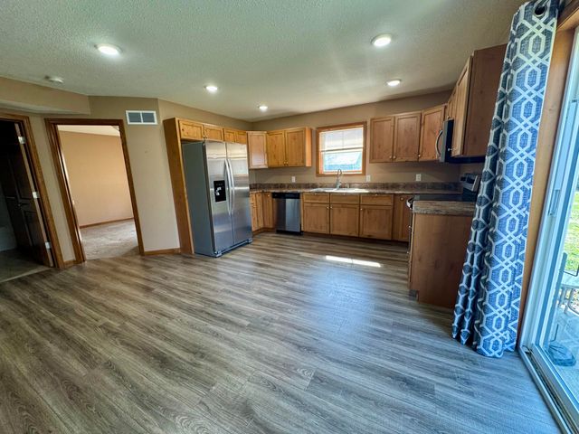 506 W SINGLETON ST, Centralia, MO 65240