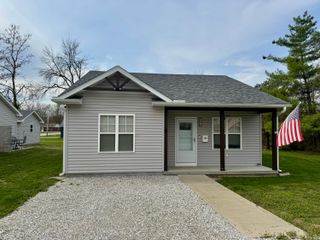 506 W SINGLETON ST, Centralia, MO 65240