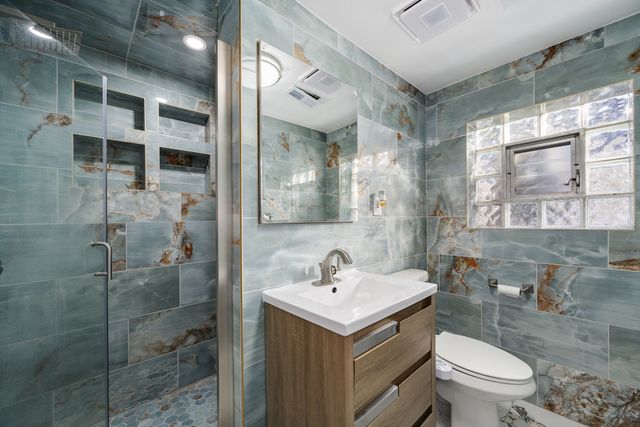 2458 Seminary Avenue, Des Plaines, IL 60016