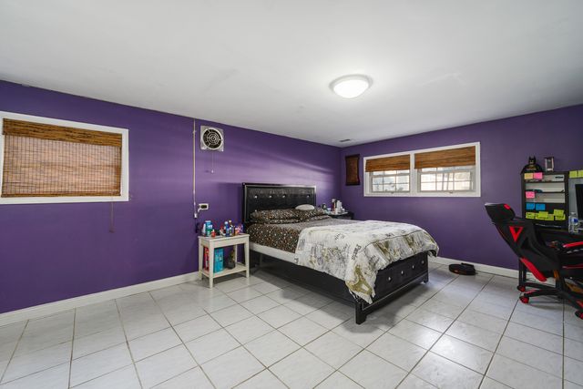 2458 Seminary Avenue, Des Plaines, IL 60016