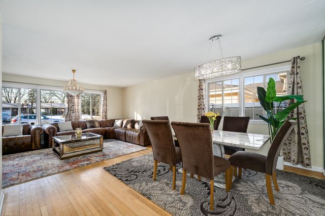 2458 Seminary Avenue, Des Plaines, IL 60016