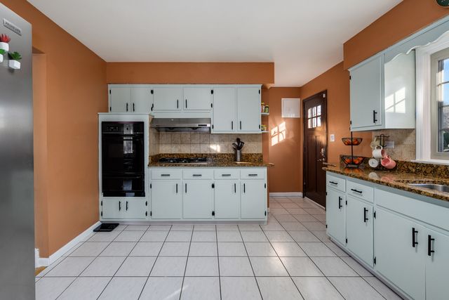 2458 Seminary Avenue, Des Plaines, IL 60016