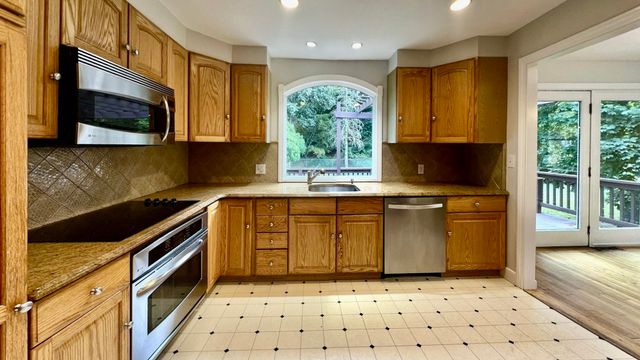 9 Brooks Road 9, Sudbury, MA 01776