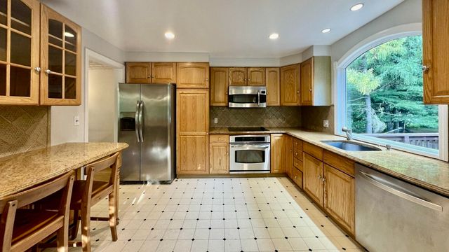 9 Brooks Road 9, Sudbury, MA 01776