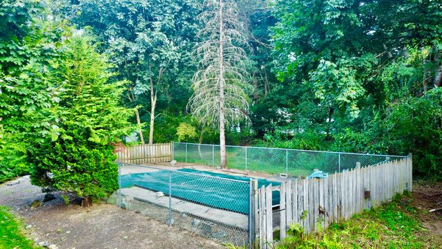 9 Brooks Road 9, Sudbury, MA 01776