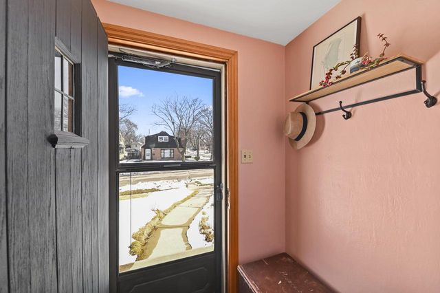 2877 S 46th STREET, Milwaukee, WI 53219