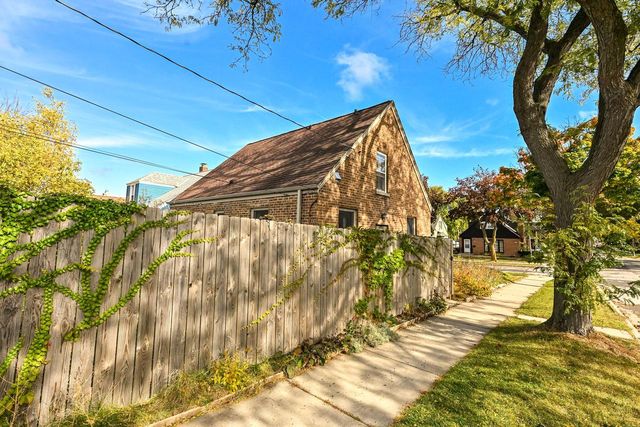 2877 S 46th STREET, Milwaukee, WI 53219