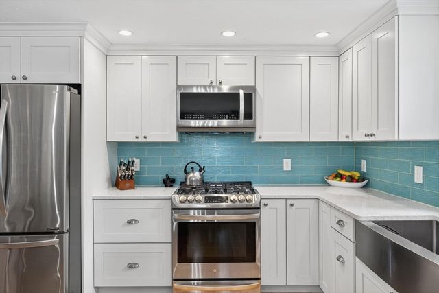 3 Bittersweet Ln, Harwich, MA 02645