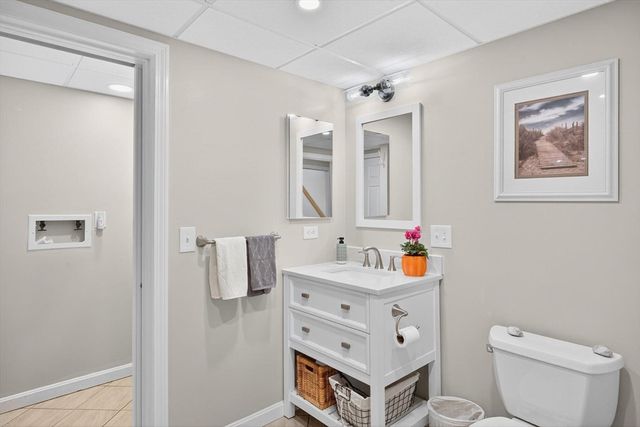 3 Bittersweet Ln, Harwich, MA 02645