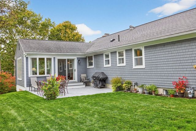 3 Bittersweet Ln, Harwich, MA 02645