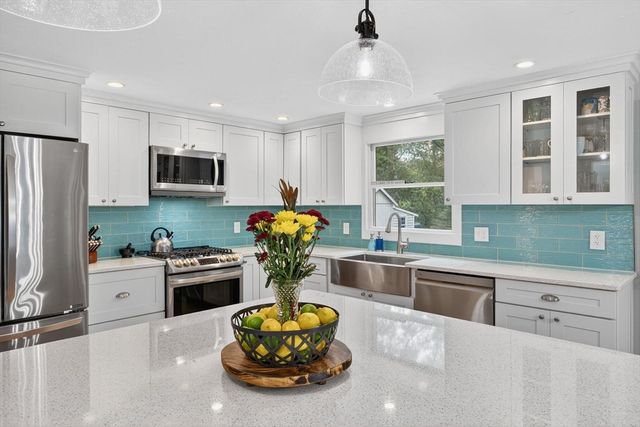 3 Bittersweet Ln, Harwich, MA 02645