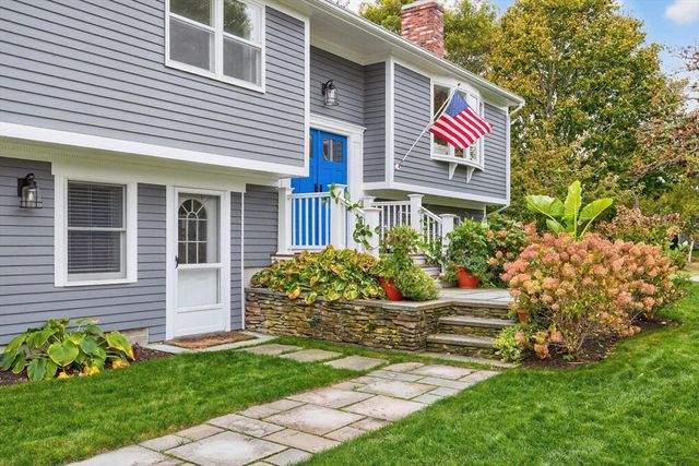 3 Bittersweet Ln, Harwich, MA 02645