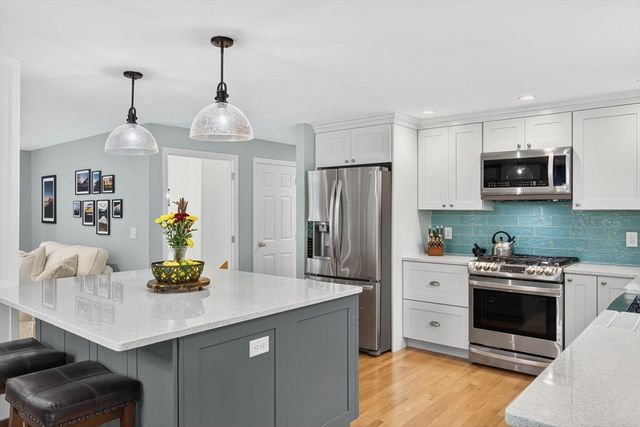 3 Bittersweet Ln, Harwich, MA 02645